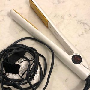 Chi Ionic single pass pearly white hair straightener.